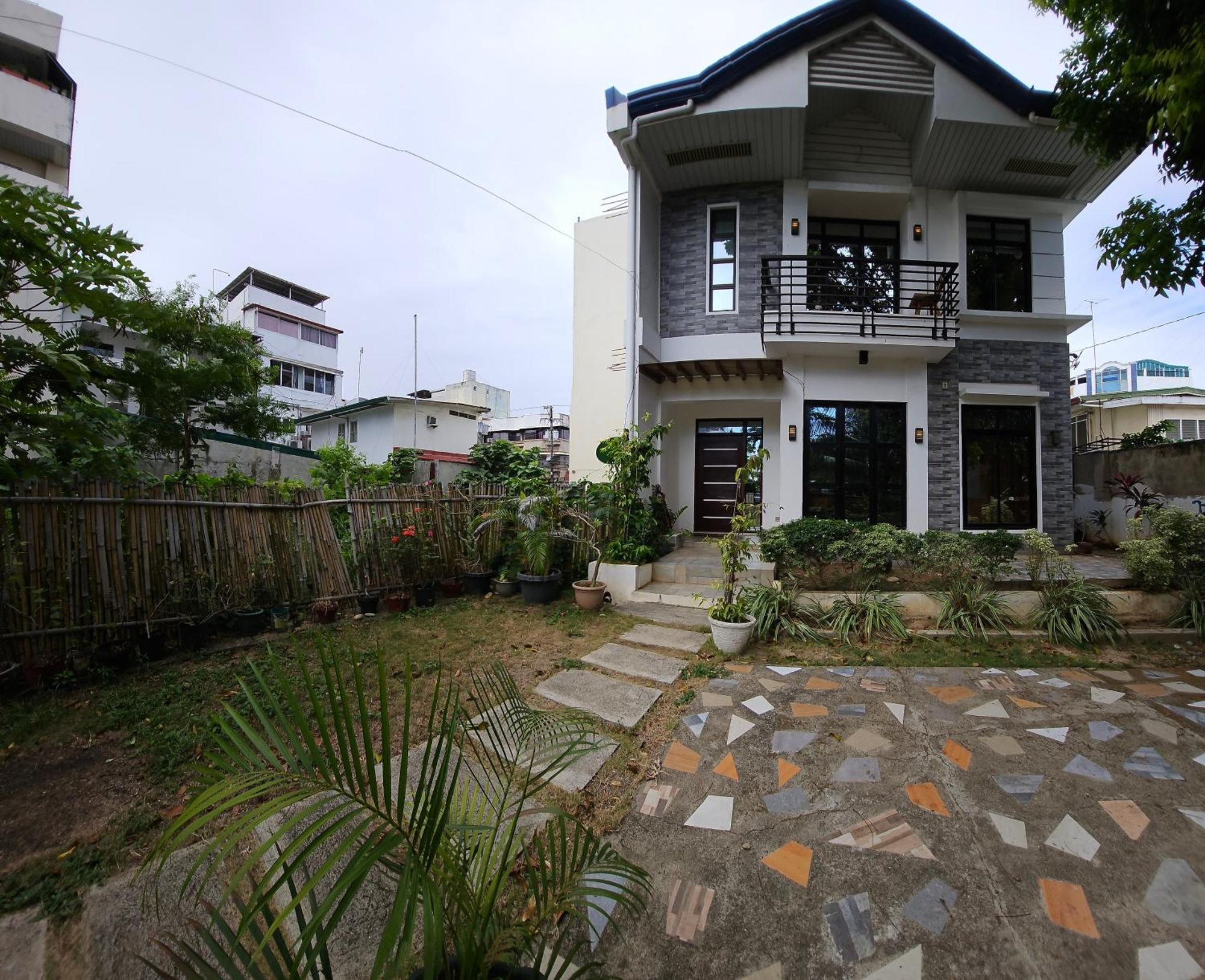 Andrew N Sophia'S Guest House Puerto Princesa Екстериор снимка